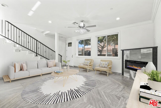 Foto del edificio - 2017 S Centinela Ave