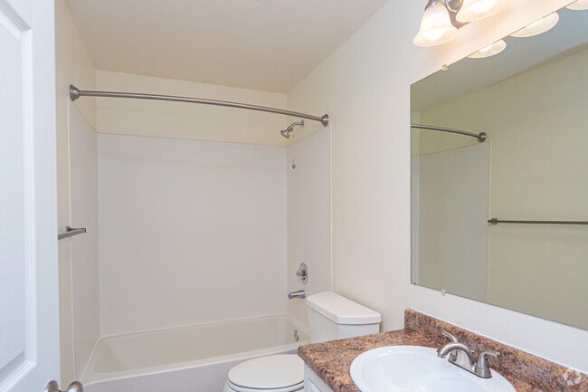2BR, 2BA - 1030SF - Breckenridge Apartments