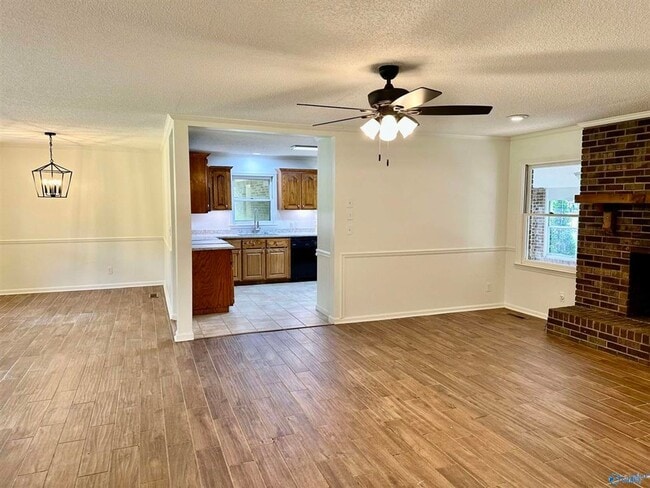 Building Photo - Albertville Home For Rent