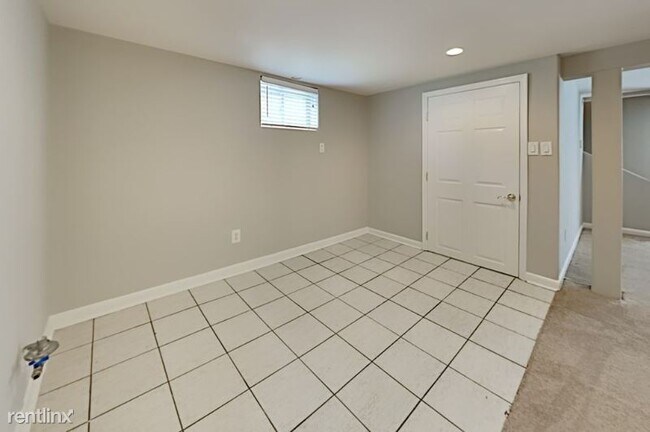 Foto del edificio - 573 Whispering Hills Dr