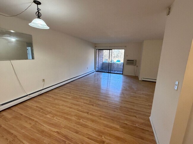 Foto del edificio - 565 Talcottville Rd