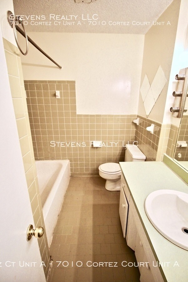 Building Photo - 7010 Cortez Ct A Hermitage