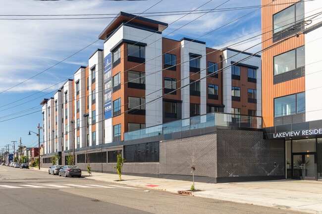 Building Photo - 305 Lakeview Apartments