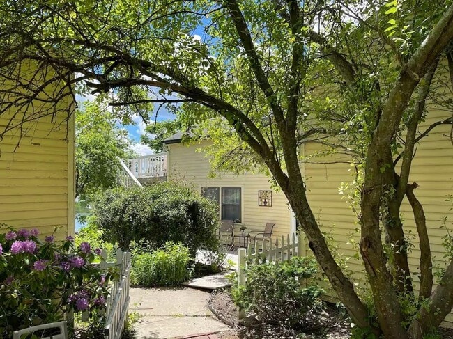 Foto del edificio - 172 Northwest St