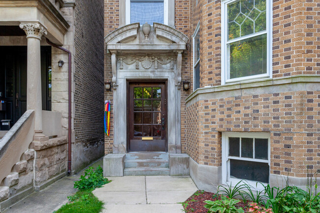 Building Photo - 1451 W Berwyn Ave