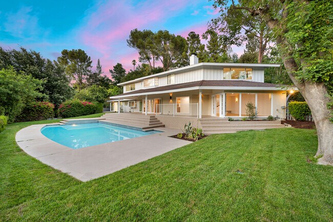 Building Photo - 4620 Encino Ave