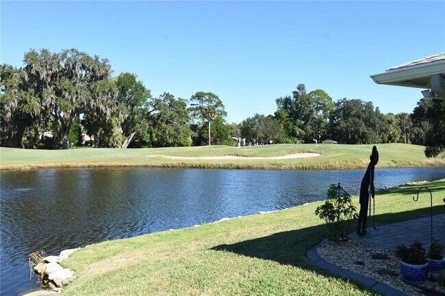 Foto del edificio - 74 Lake Forest Pl