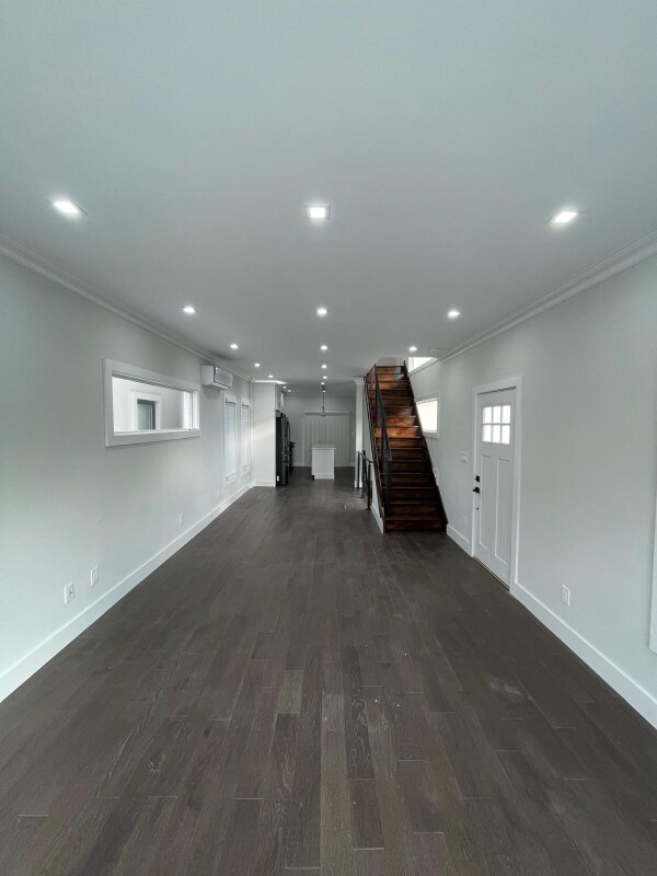 Foto del edificio - 93 Skidmore Ln