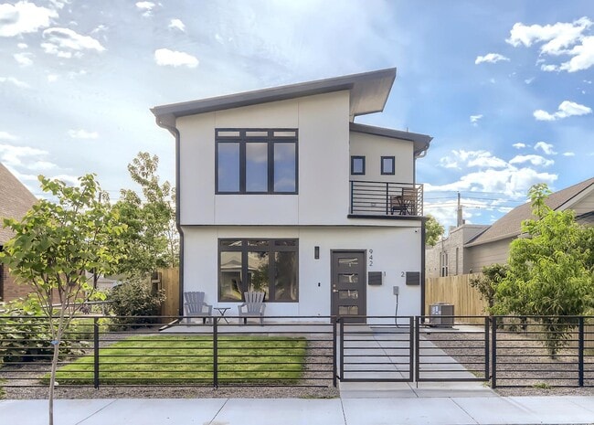 Building Photo - Exquisite Lincoln Park townhouse near 10th & Osage Station