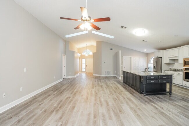 Building Photo - 658 Brightview Dr