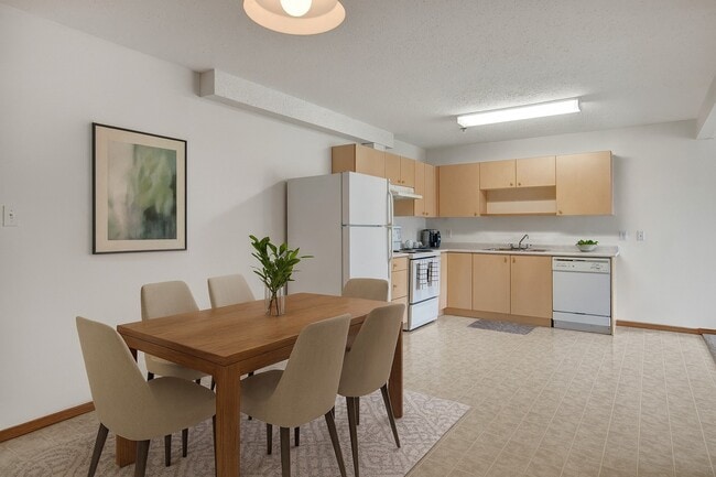 Building Photo - Quail Ridge