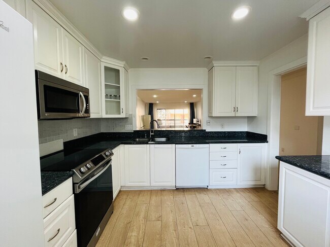 Foto del edificio - 3525 Lebon Dr