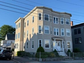 Building Photo - 135 Amory St