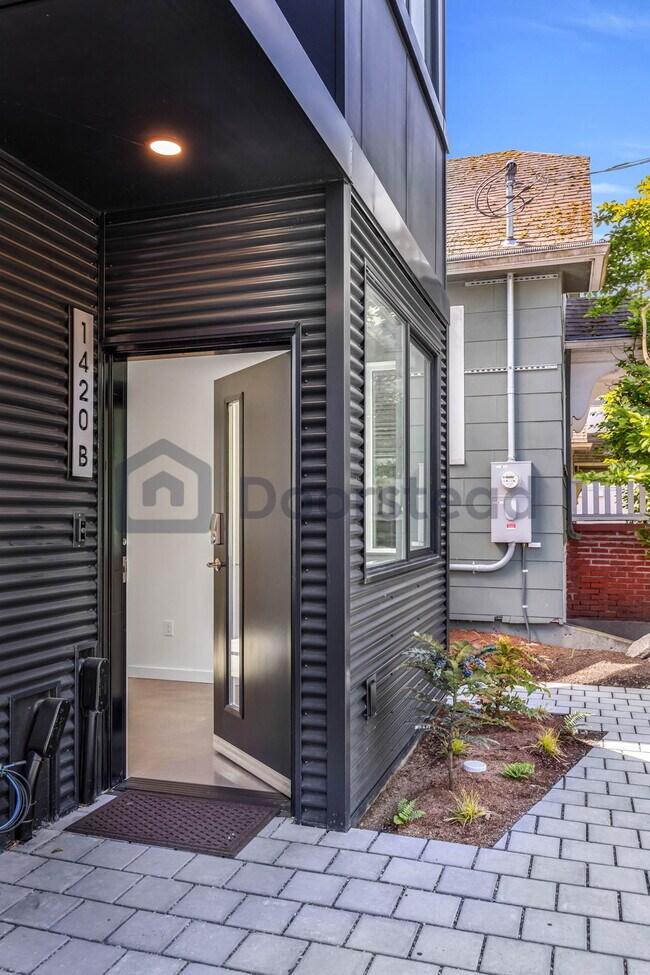 Foto del edificio - 1420 Taylor Ave N