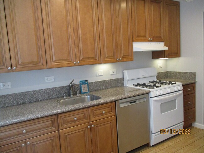 Building Photo - 1431 Carleton Dr