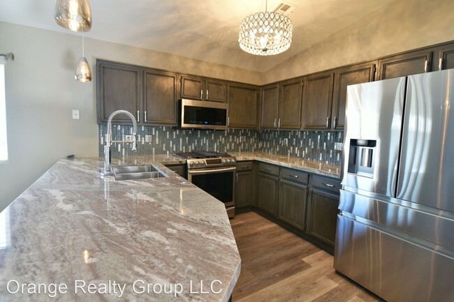 Building Photo - 3 br, 2 bath House - 3934 Mindy St.