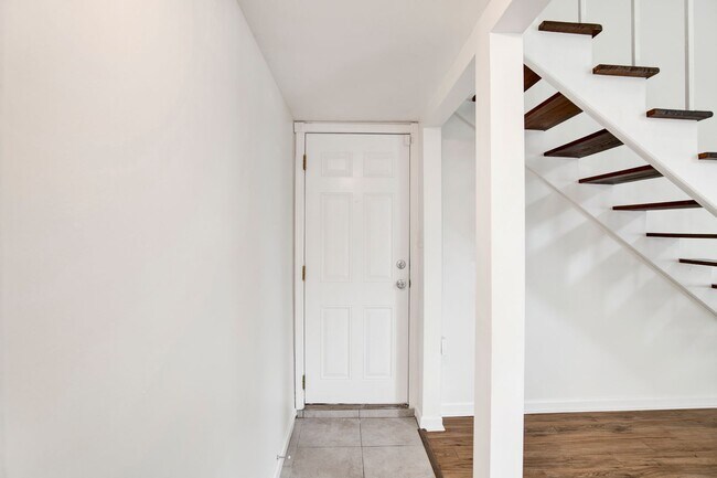 Foto del edificio - Freshly Renovated Townhome near Perdido Ba...