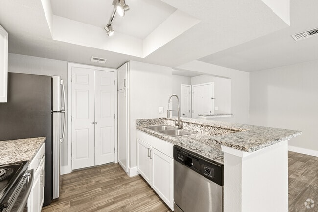 A3 1BR, 1BA - 710SF - Kitchen - Waterside Apartments Tulsa