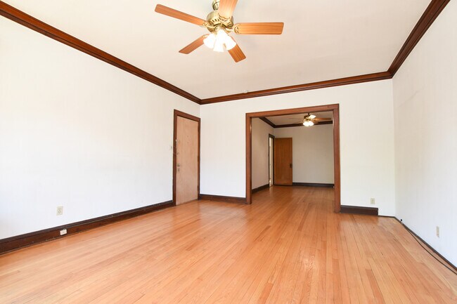 Foto del edificio - 5307 W Montrose Ave