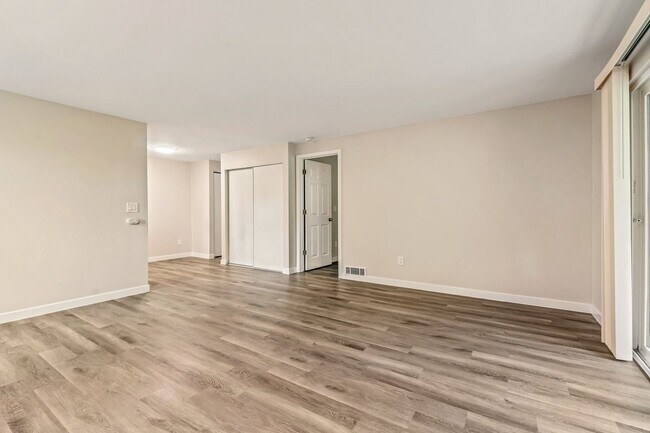 Building Photo - Fully Renovated 1 Bedroom with Utilities I...