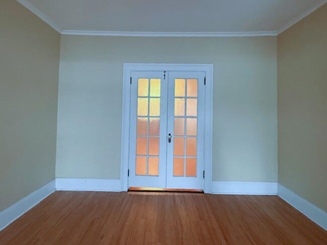 Photo - 30-32 Sherman St - Lakefront Living, Right in the Heart of Burlington Apartment