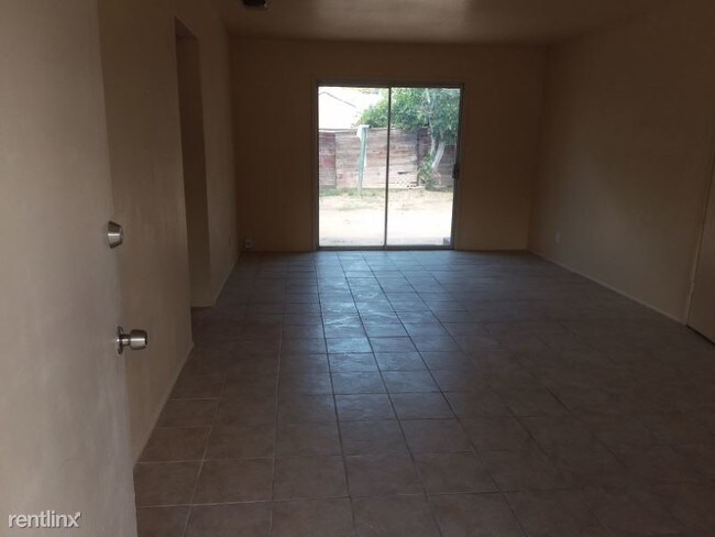 Building Photo - 4 br, 2 bath House - 2533 E. Holland Ave.