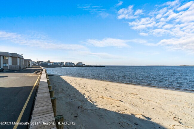 Building Photo - 330 Shore Dr