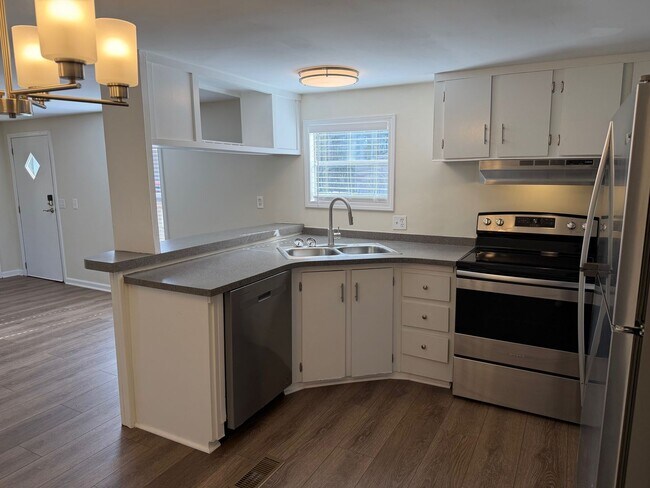 Building Photo - 22 Lee Rd 242