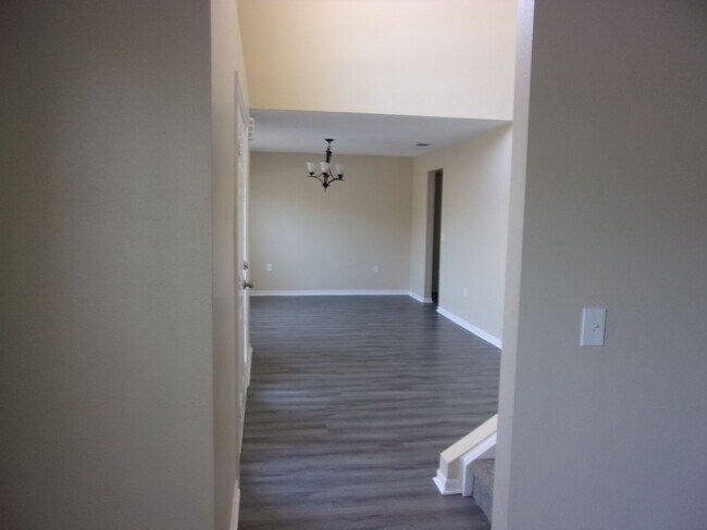 Foto del edificio - Beautiful 4 Bedroom