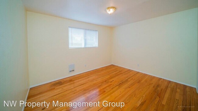Building Photo - 340 E Burke Ave