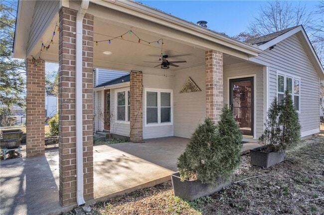 Building Photo - 225 S Park St