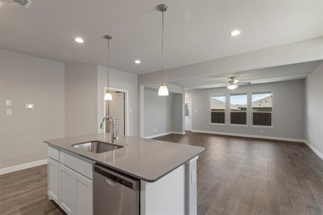 Foto del edificio - 15524 Canford Ter