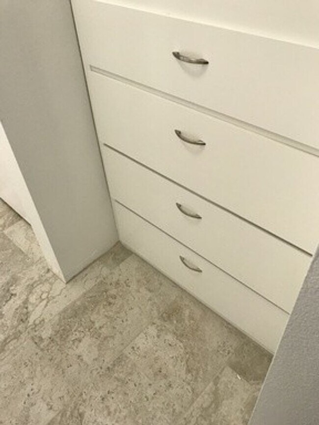 Foto del edificio - Studio Apartment - Available August 18th
