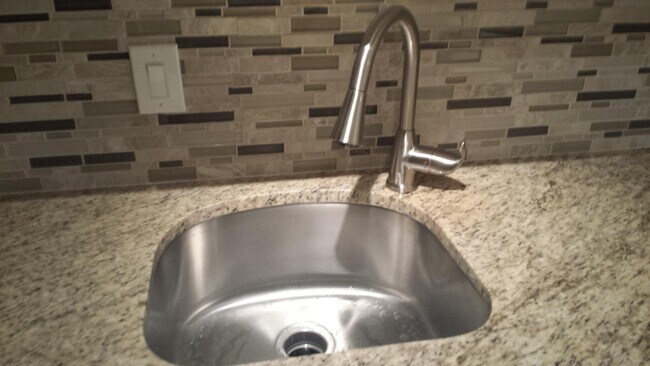 Foto del edificio - 5900 Whispering Pine Way