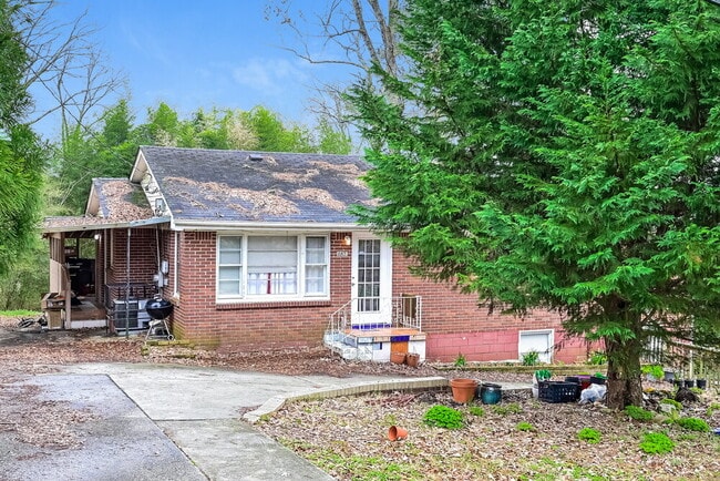 Building Photo - 685 Melrose Dr