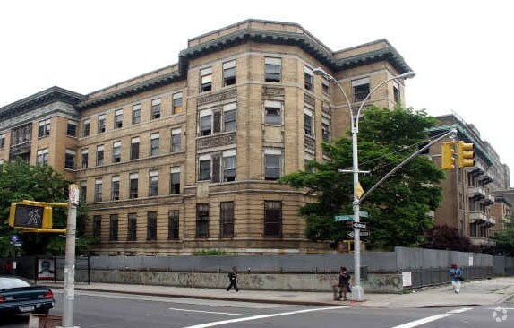 Primary Photo - 699 Classon Ave
