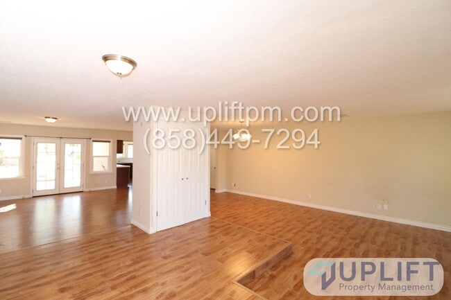 Building Photo - 4 Bedroom 2 Bathroom with Garage and Green...
