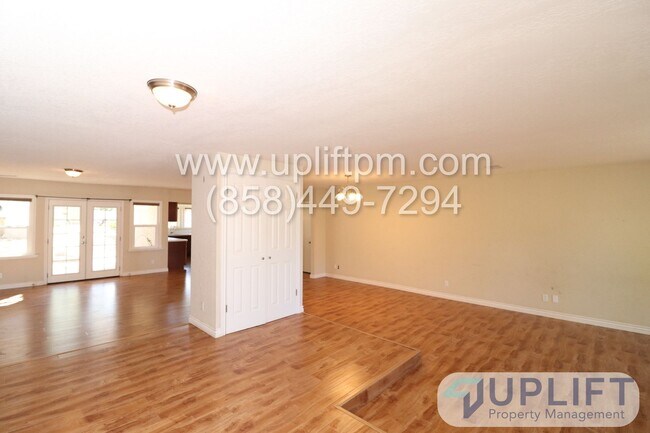 Foto del edificio - 4 Bedroom 2 Bathroom with Garage and Green...