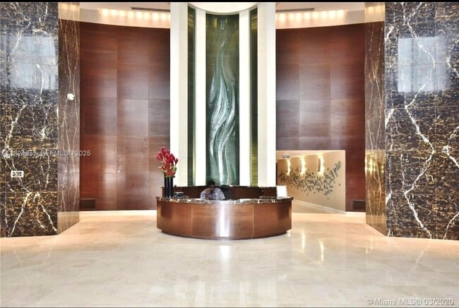 Building Photo - 16001 Collins Ave