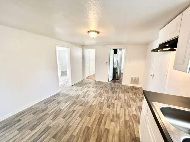 Building Photo - 15704 E T C Lea Rd