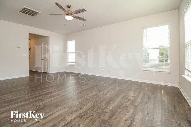 Foto del edificio - 302 Ashborne Ln