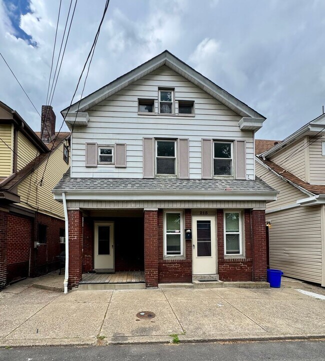 Building Photo - 215 Spencer Ave
