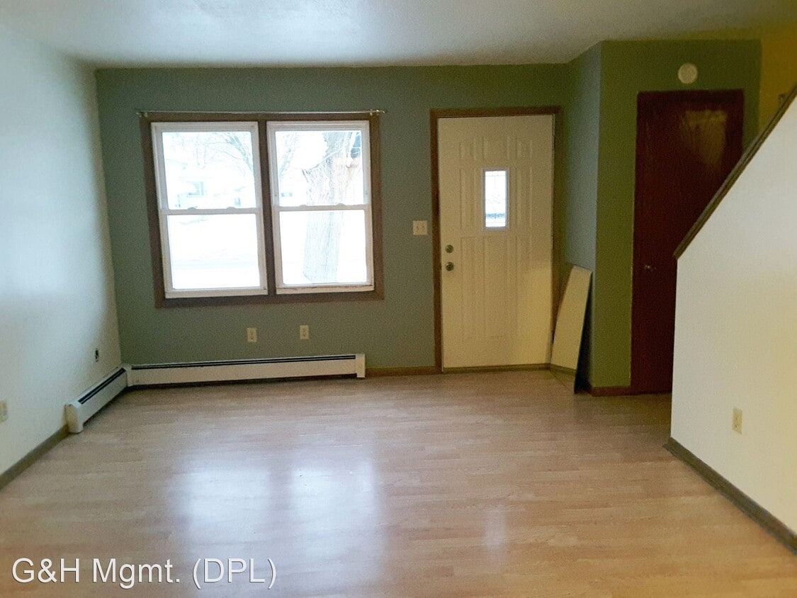 2 br, 1 bath House 946 Willow St House Rental in Faribault, MN