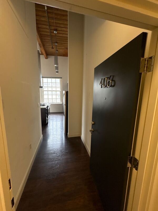 Foto del edificio - 344 N Charles St