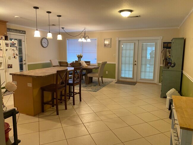 Kitchen & dining - 7 Sharilyn Dr