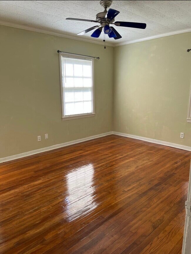 Building Photo - 1031 Oakland Dr