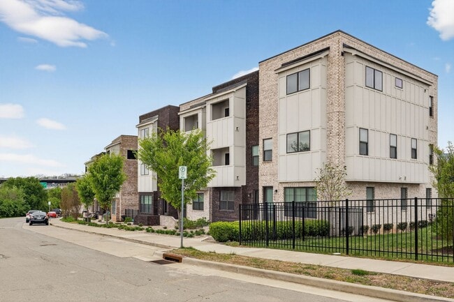 Building Photo - 700 Inspiration Blvd