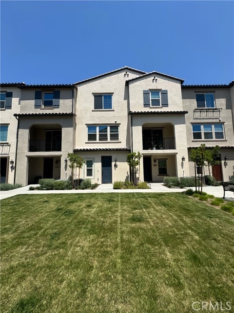 Building Photo - 2601 Durfee Ave