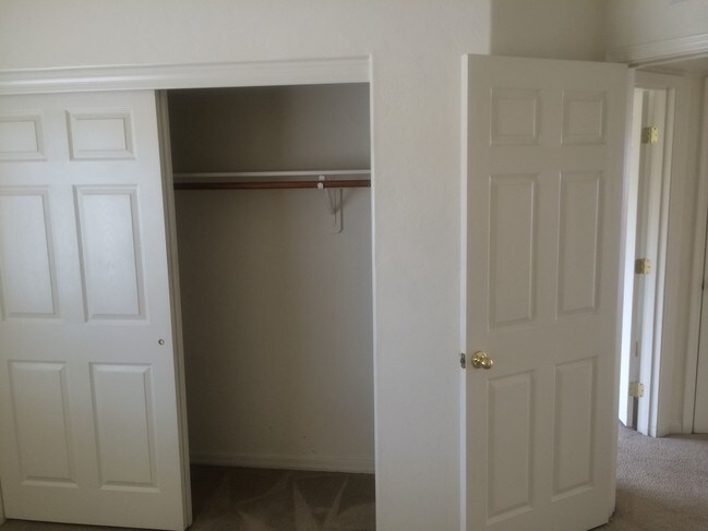 Building Photo - 2536 N Corinthian Garden Dr