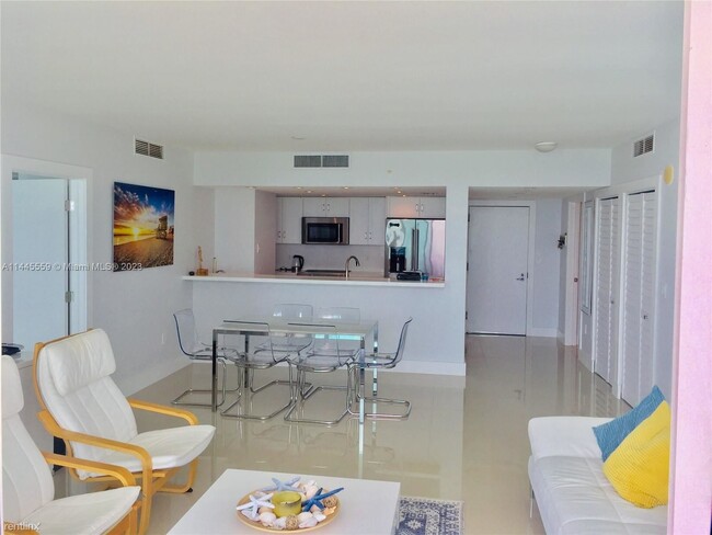 Foto del edificio - 2 br, 2 bath Condo - 1800 N Bayshore Dr Ap...